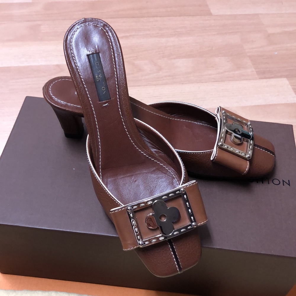 🌸🌸 AUTHENTIC 🌸🌸 Louis Vuitton Logo Sandal